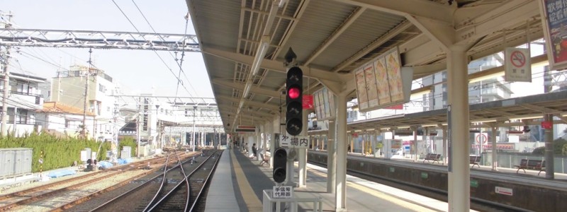 正雀駅[阪急]（大阪府摂津市）～阪急最大の車庫に隣接する社名が冠された珍しい住所にあり、入出庫する車両や独特のホームも楽しめる難読駅～