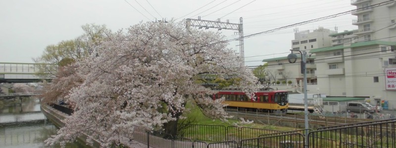 藤森駅[京阪]（京都市伏見区）～「師団前駅」からの改称が複雑な地理関係の発端となった、琵琶湖疎水の情景美しい名神「深草」バスストップ最寄駅～